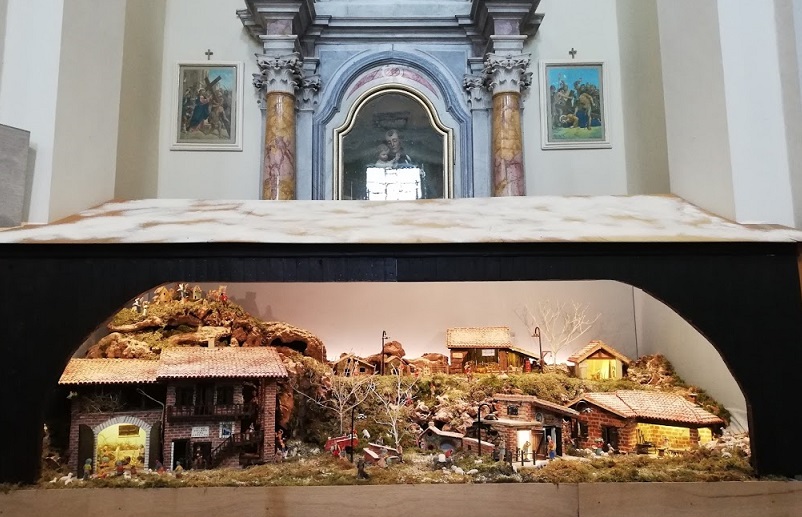 Presepio artistico in chiesa a Zompicchia (Ud) 1 genn 2021