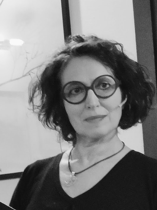 Flavia Valoppi attrice teatrale interpreta la storia di vera foto bianco e nero