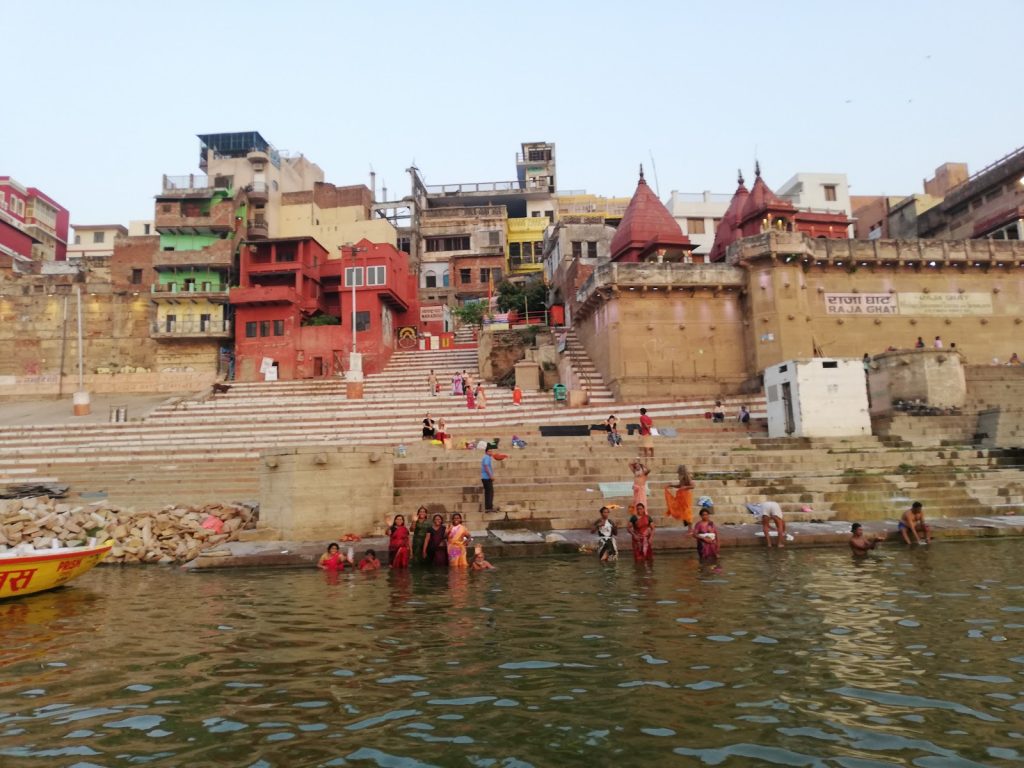 VARANASI – INDIA… DOVE MADRE INDIA GUARDA E SORRIDE