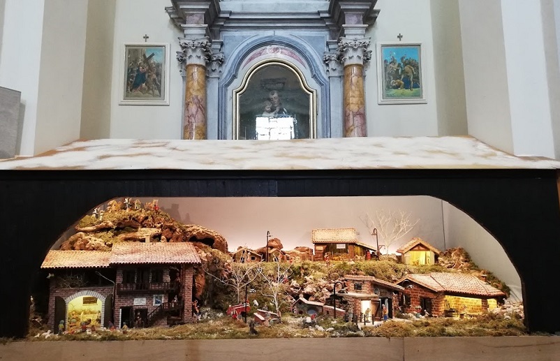 Presepio artistico in chiesa a Zompicchia (Ud)                     1 genn 2021