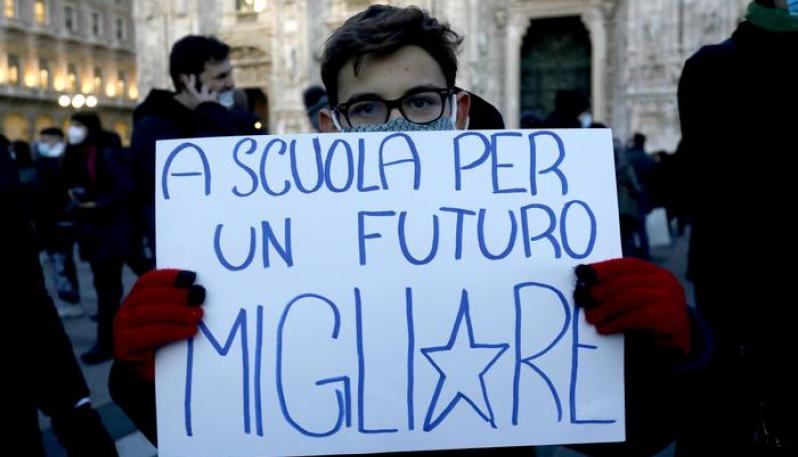 Friuli in giallo:   Adolescenti  a scuola  in presenza                               1 febbraio 2021